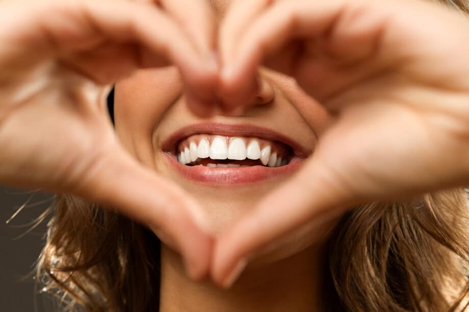 In-Office Teeth Whitening vs. Take-Home Kits: Which Works Better?